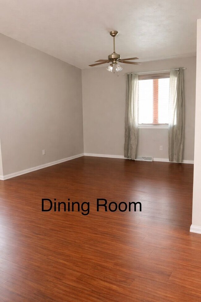 Building Photo - 1031-1033 Pleasantview