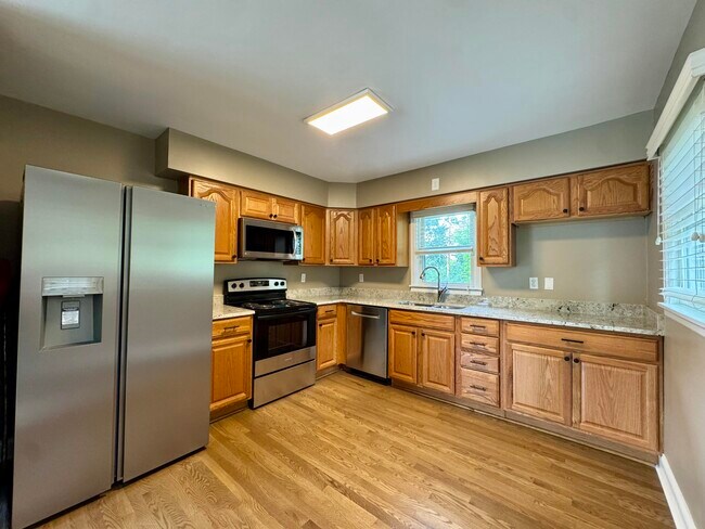 Building Photo - 2564 Millbrook Dr