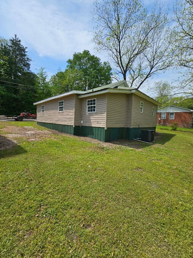 Building Photo - 182 Hughes St