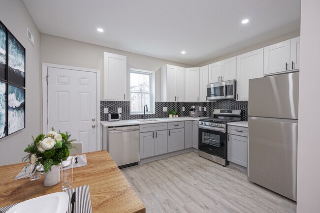 Building Photo - 1335 S Stanley St