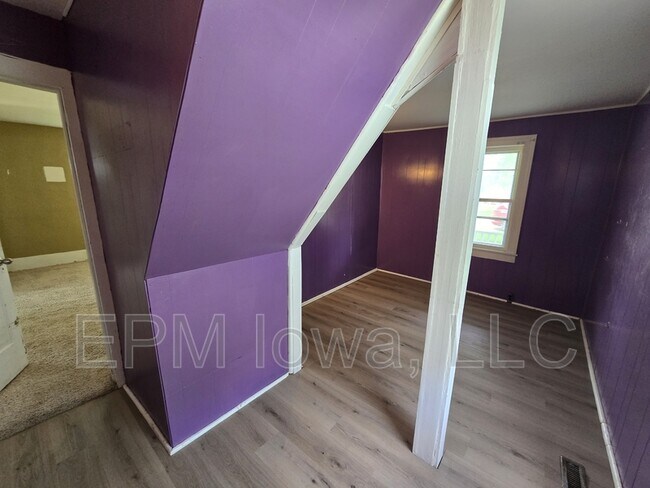 Building Photo - 514 3rd Ave SE