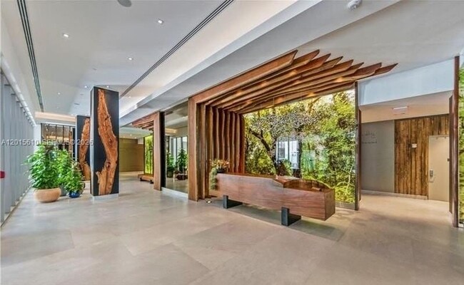 Building Photo - 1010 Brickell Ave