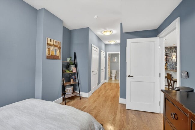 Building Photo - Spacious & Modern 1br Steps on U St Corridor!