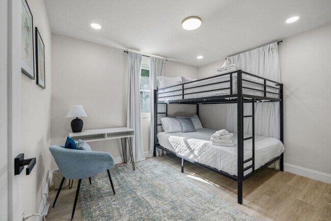 Building Photo - 510 79th Ave