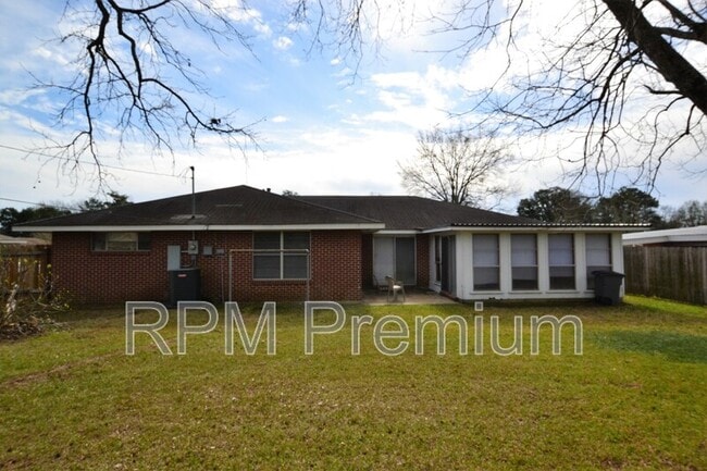 Building Photo - 8255 Queenswood Ct