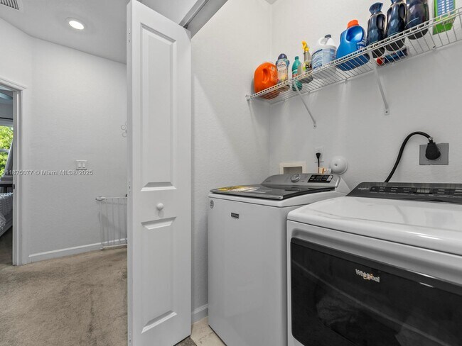 Building Photo - 1108 SE 26th Ter