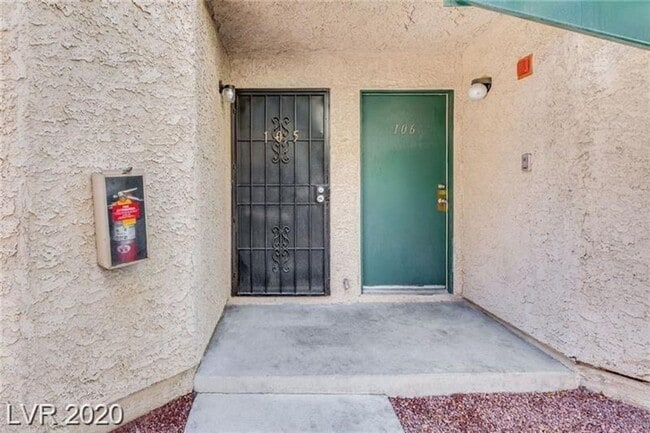 Building Photo - Stylish Condo Near the Strip & Convention Center!