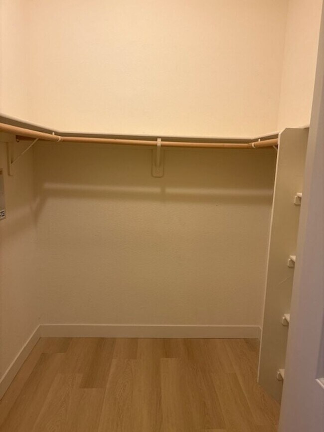 Building Photo - Downstairs unit with 3 bedroom and with two baths