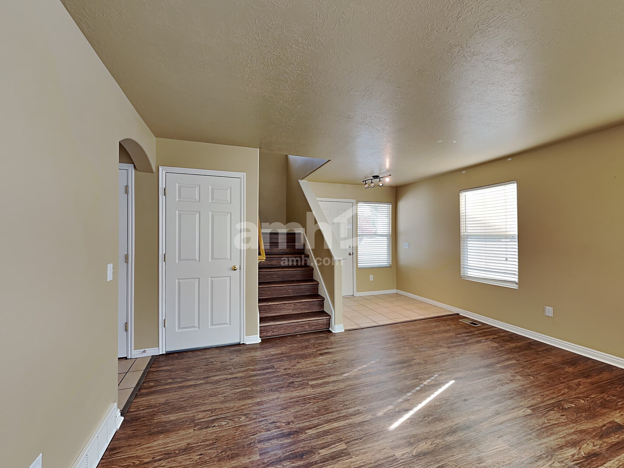 Building Photo - 14064 S Rosaleen Ln