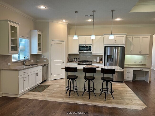 Building Photo - 15605 Long Creek Ln