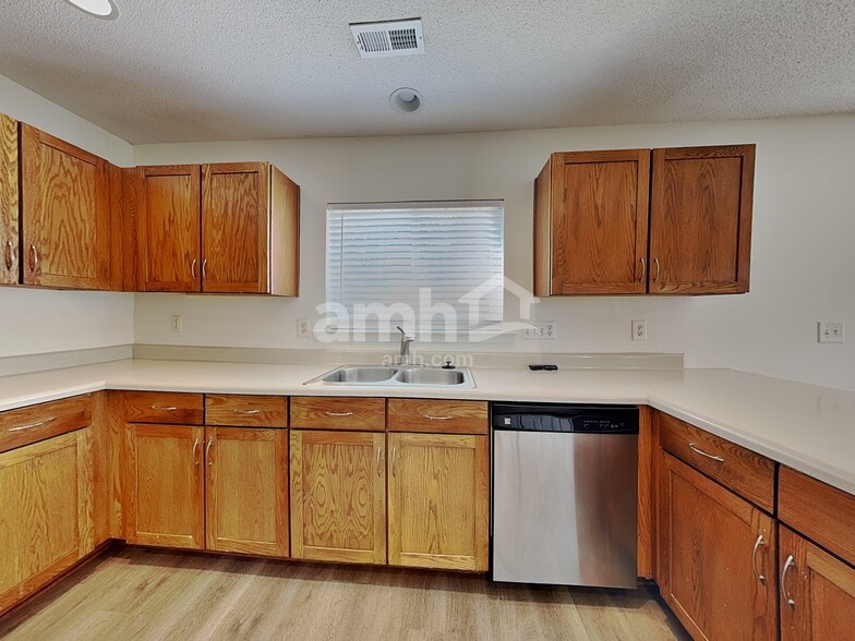 Building Photo - 6017 Namozine Ct