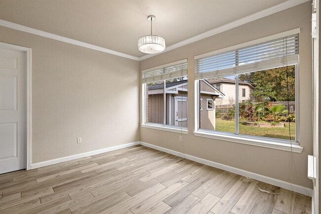 Building Photo - 3809 Tailfeather Dr