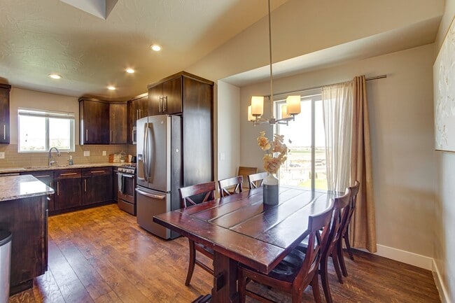 Building Photo - 48 S Cimarron Cir