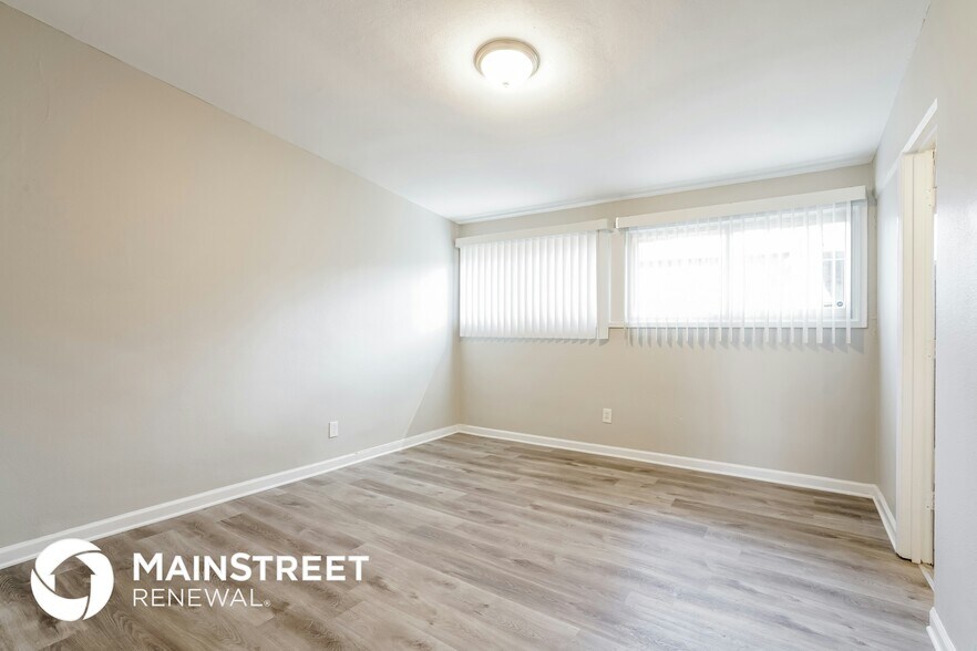 Building Photo - 6910 Woodhurst Dr