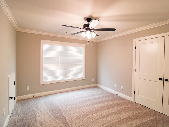 Building Photo - Beautiful two story home at Whispering Pines!
