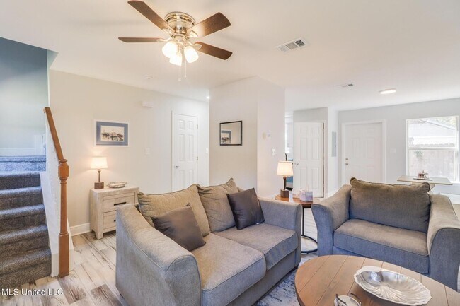 Building Photo - 229 Milray Ln