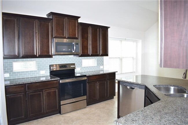 Building Photo - 2013 Pitkin Dr