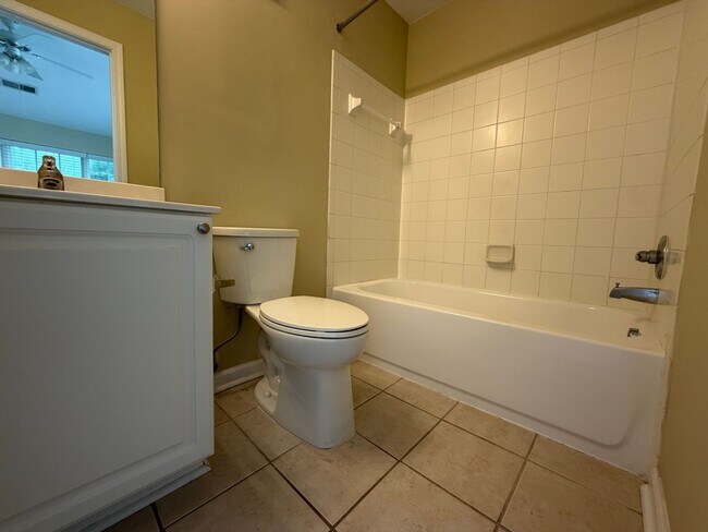 Building Photo - 1615 Elmwood Ct
