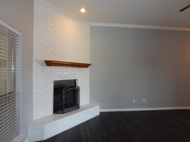 Building Photo - 106 Cedar Ridge Dr