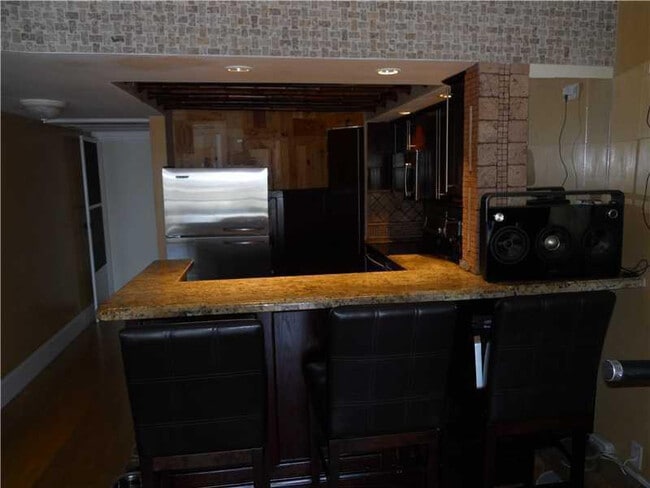 Building Photo - 5321 NE 24th Terrace