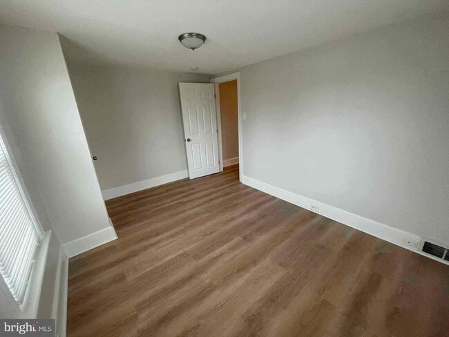 Building Photo - 1235 Maple St