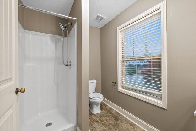 Building Photo - Pet Friendly Two Bedroom!