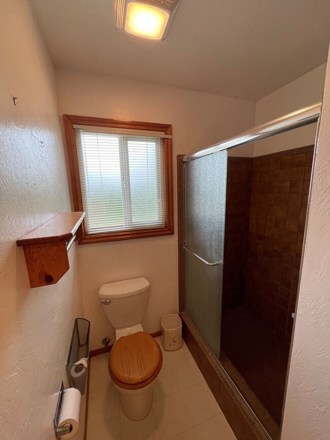 Building Photo - Charming 3 Bedroom, 2 Bath Home with Attac...