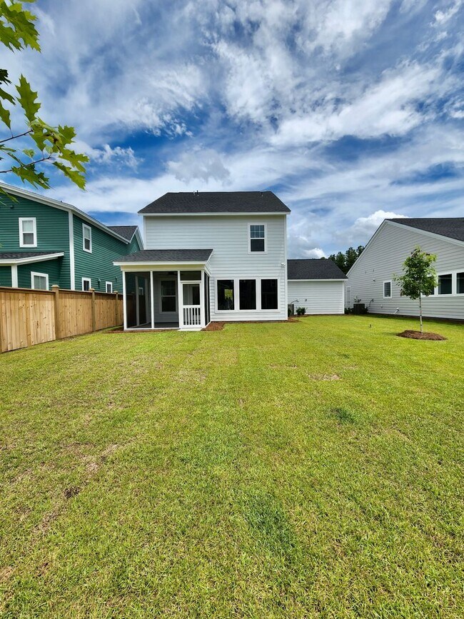 Building Photo - LIKE NEW Executive Home In Coveted Midtown...