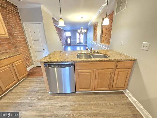 Building Photo - 112 N Luzerne Ave