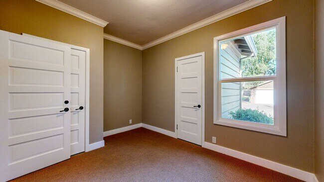 Building Photo - Experience true Wine Country Luxury living...