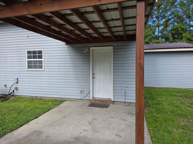 Building Photo - Low Country Home in Rincon with Fenced Backyard!