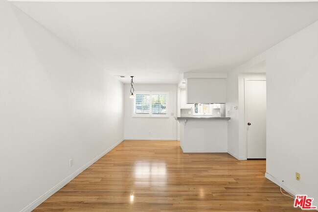 Building Photo - 249 Alpine St