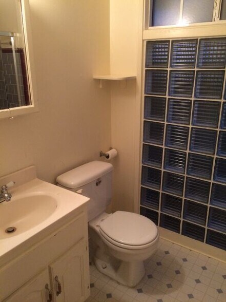 Building Photo - 530 Richmond St