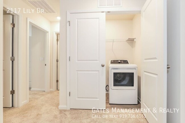 Building Photo - 2117 Lily Dr