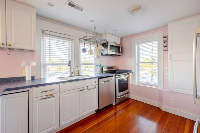 Building Photo - 1019 Berryville Ave