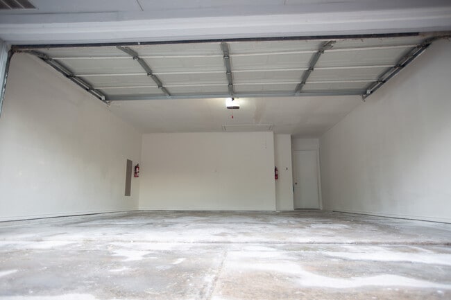 Building Photo - 8640 Malibu St