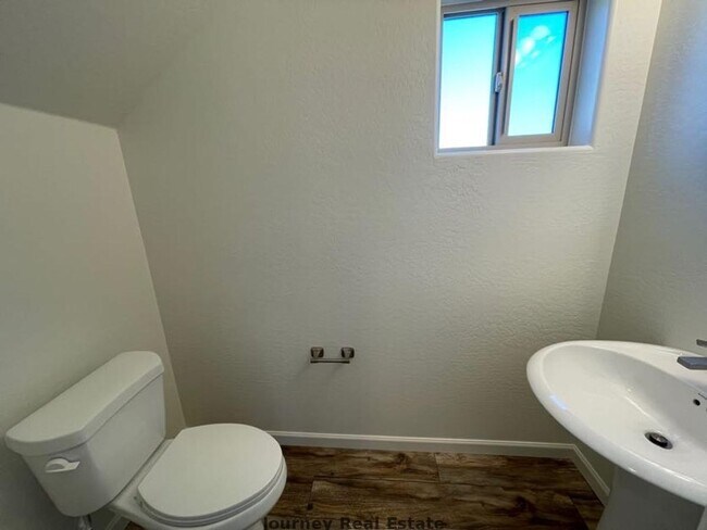 Building Photo - 3241 N Constance Dr