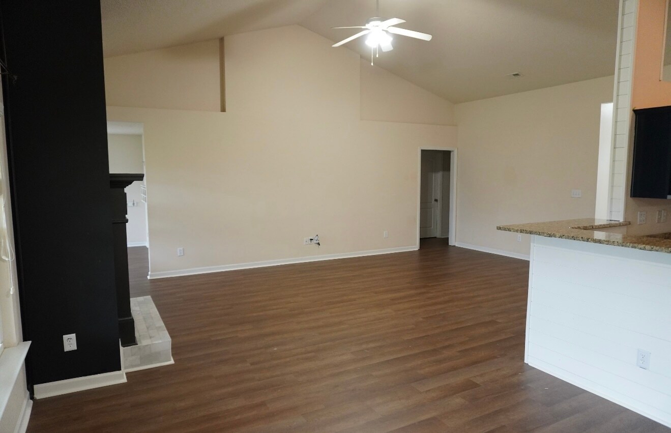 Building Photo - 7009 Lynnfield Dr SE
