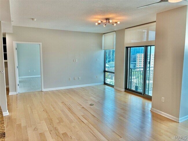 Building Photo - 4909 Laclede Ave