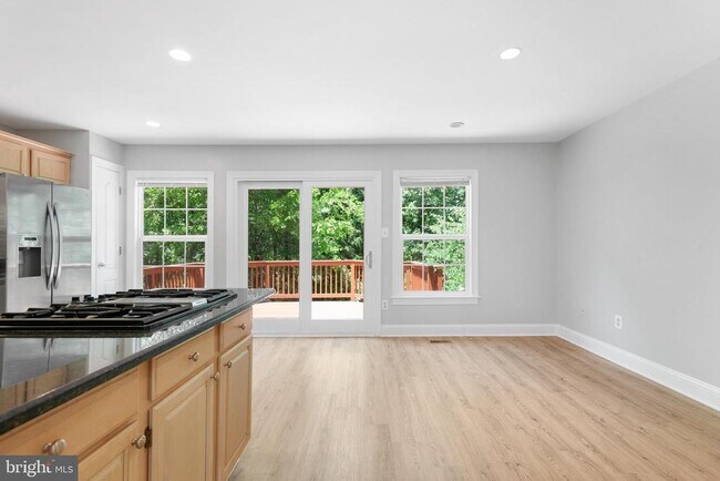 Building Photo - 46613 Silhouette Square