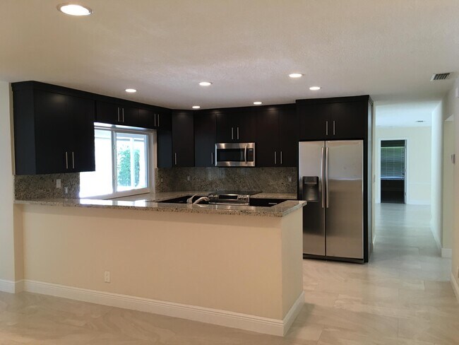 Building Photo - 6593 Serena Ln