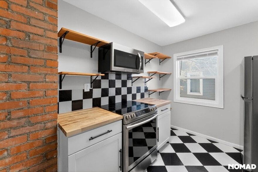 Building Photo - 137 W 18th St