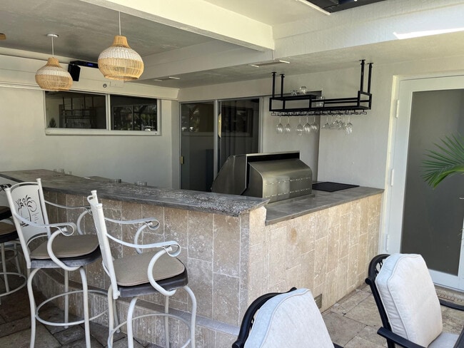 Building Photo - 556 SE 15th Ave