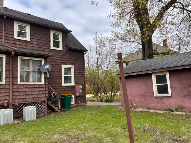 Building Photo - 254 Edward St