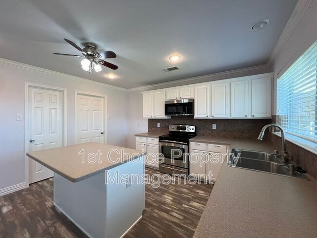 Building Photo - 9221 Comanche Ridge Dr