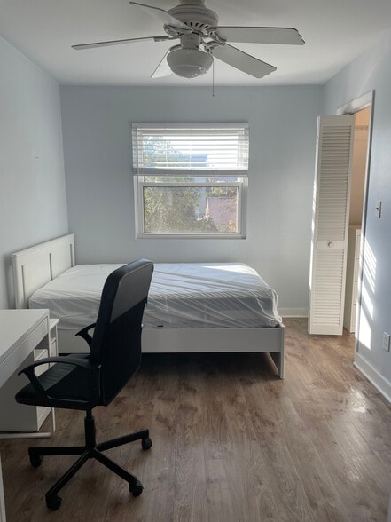 bedroom 2 - 815 W Pensacola St