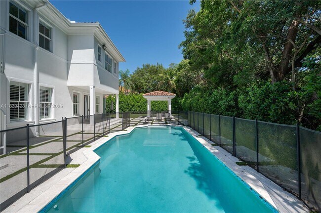 Building Photo - 680 Destacada Ave