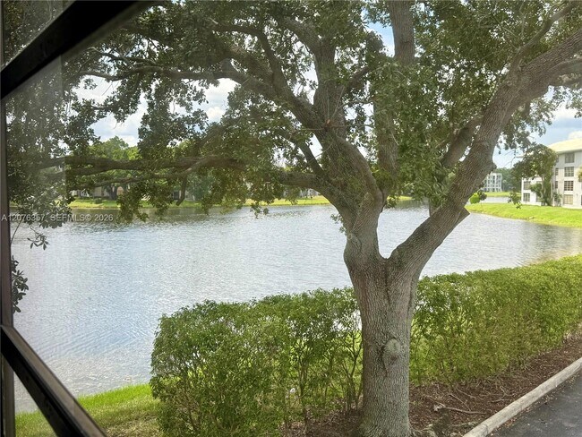 Building Photo - 1520 Whitehall Dr
