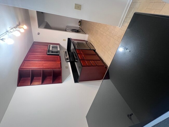 Building Photo - 120 Glengarry Dr