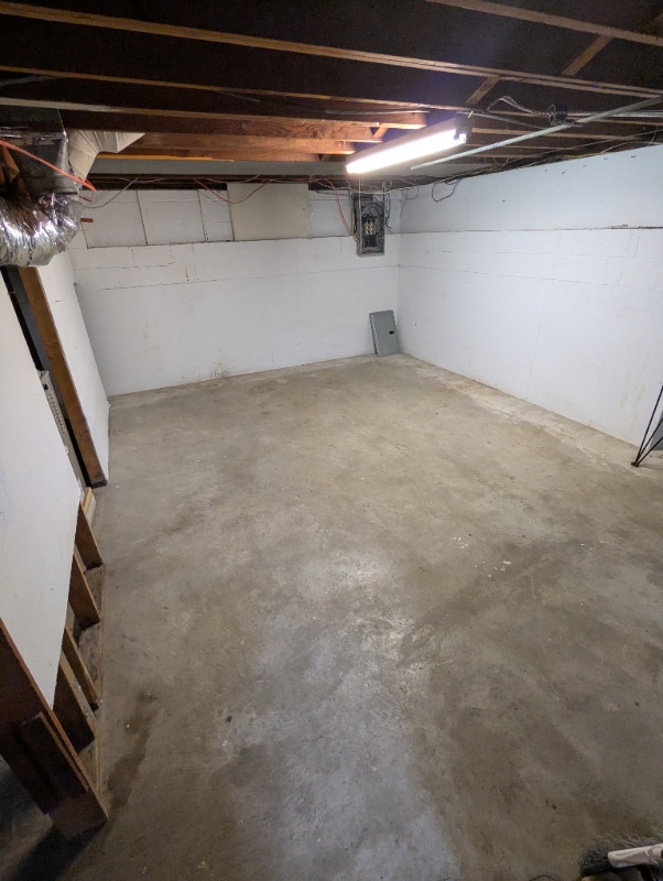 Building Photo - 1604 Maple Dr